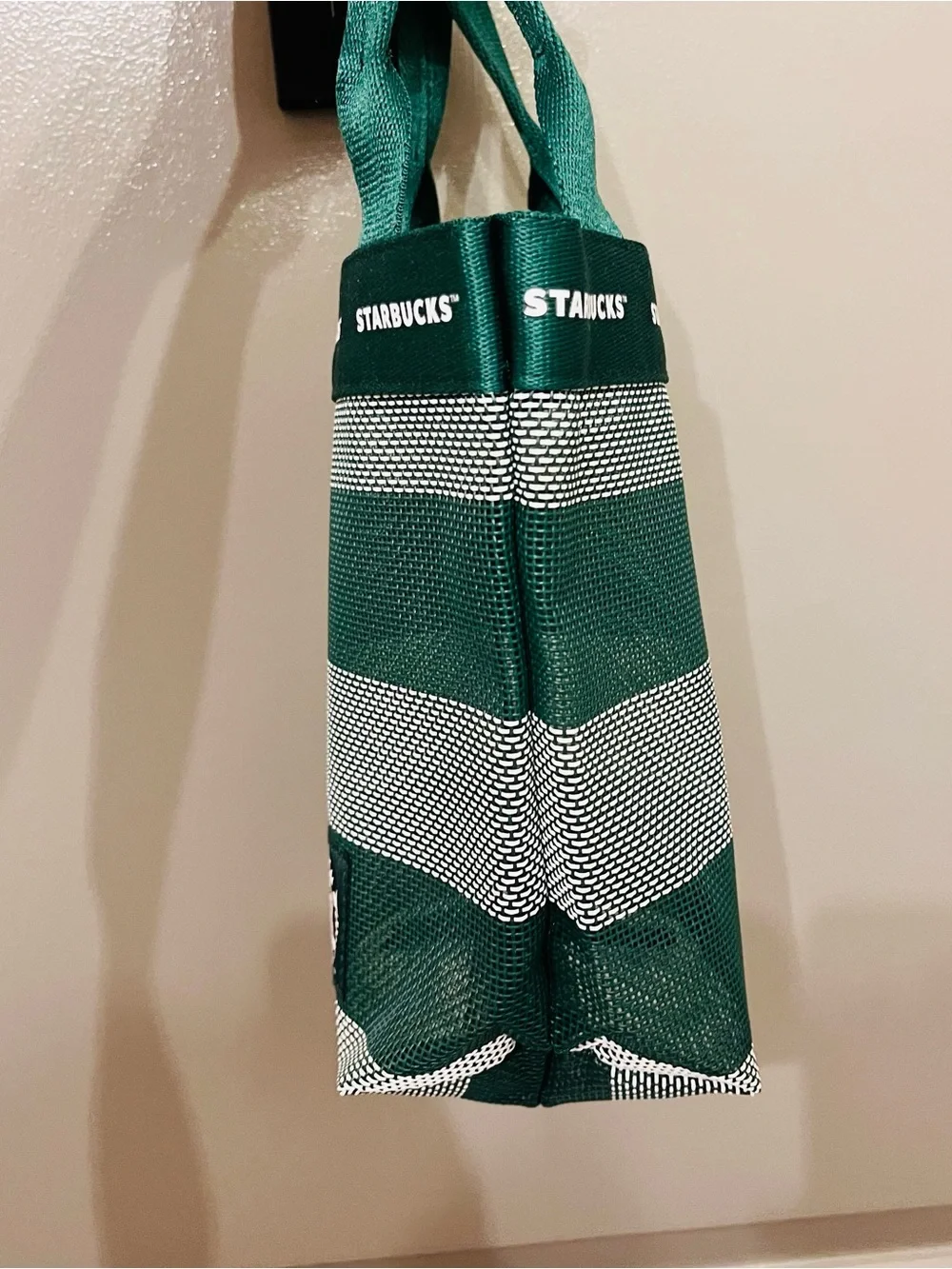 Starbucks Taiwan mesh togo cup drink bag- green stripes
